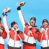 Korporal Madeleine Egle, Zugsführer Wolfgang Kindl und die beiden Zugsführer Lorenz Koller und Thomas Steu holten die Silbermedaille beim Team-Bewerb im Rodeln. (Foto: GEPA/Harald Steiner)