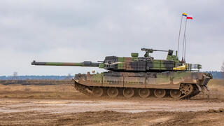 Ein polnischer K2-Kampfpanzer bei einem Scharfschießen. (Foto: U.S. Army National Guard/Matthew A. Foster; CC)