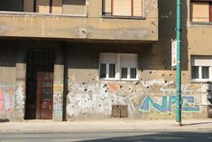 Spuren des Krieges an der Fassade eines Hauses in Sarajewo. (Foto: RedTD/Keusch)