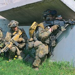 Panzergrenadiere der Deutschen Bundeswehr unterstützten den Übungsangriff der Schweizer Infanterie. (Foto: Bundeswehr/Carl Schulze)