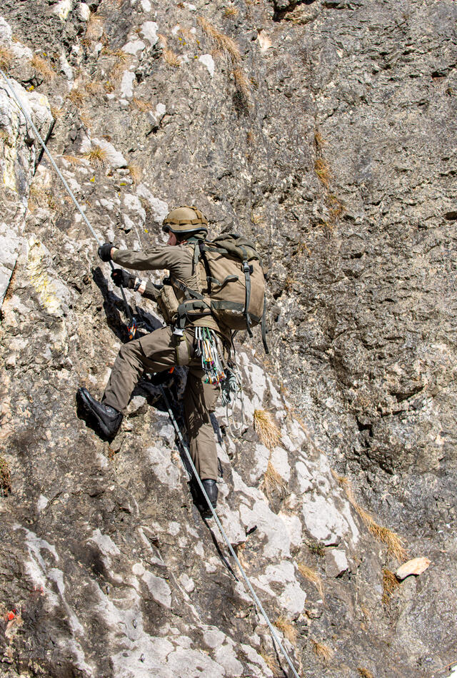 Klettern am Felssteig erfordert Können und Ausdauer. (Foto: Bundesheer/Schlemmer)