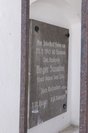 Die Steintafel erinnert an den französischen Fremdarbeiter, der bei den Bombenabwürfen starb. (Foto: Keusch)