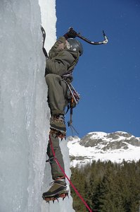 Der Heeresbergführer überwindet auch extremes Gelände bei der Erfüllung seines Auftrages. (Foto: Bundesheer/Reinhold Lackner)