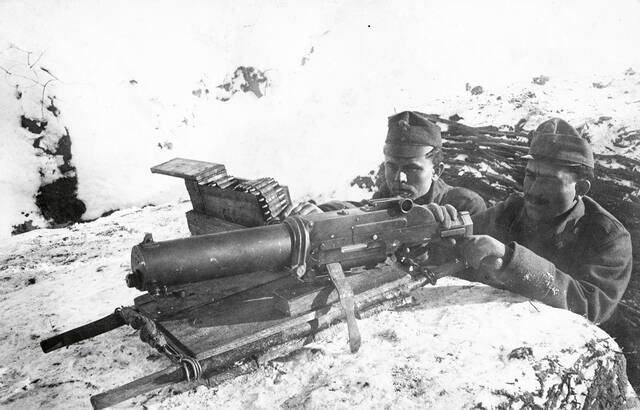 Maschinengewehrtrupps, wie hier mit dem Maschinengewehre M 07/12 „Schwarzlose“ bewaffnet, verteidigten in österreichischen Panzerwerken. (Foto: Kriegsarchiv Wien; gemeinfrei)
