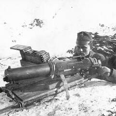 Maschinengewehrtrupps, wie hier mit dem Maschinengewehre M 07/12 „Schwarzlose“ bewaffnet, verteidigten in österreichischen Panzerwerken. (Foto: Kriegsarchiv Wien; gemeinfrei)