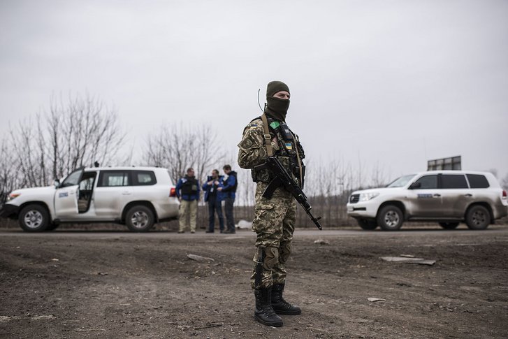 OSZE Special Monitoring Mission bei der Überwachung von Verlegungen schwerer Waffen in der Ostukraine. (Foto: OSCE Special Monitoring Mission to Ukraine/CC BY 2.0)
