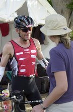 Luis beim Interview für einem österreichischen Privatsender während einer Pause des Radbewerbes. (Foto: Werner Planer)