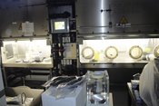 Im Labor des Biologisch-Technischen Zentrums mit der Schutzstufe 3 können auch kombiniert schädliche Materialien analysiert werden. Das wären beispielweise radioaktiv verstrahlte Milzbranderreger. (Foto: RedTD/Zanko)