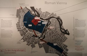 Der Plan an der Wand des Museum zeigt das heutige Wien und die Stadt während der Römerzeit. Er ist ein Wegweiser, der durch die Ausstellung führt und zu einer Spurensuche in der Stadt einlädt. (Foto: Bundesheer/Gerold Keusch)  