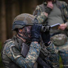 Die Teilnehmer des Lehrganges werden bei allen Ausbildungsschritten von einem Ausbilder begleitet, der sie ebenfalls unterstützt und bewertet. (Foto: Martin Schwarz)