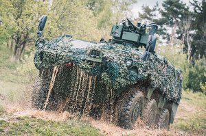 Der Mannschaftstransportpanzer „Pandur Evo“ des Österreichischen Bundesheeres. Er hat ein 12,7 mm-üsMG M2 (elektrisch fernbedienbare Waffenstation), ein Gewicht von etwa 18 Tonnen, eine Leistung von 455 PS, eine Höchstgeschwindigkeit von 110 km/h und kann elf Personen transportieren. (Foto: Bundesheer/Daniel Trippolt)