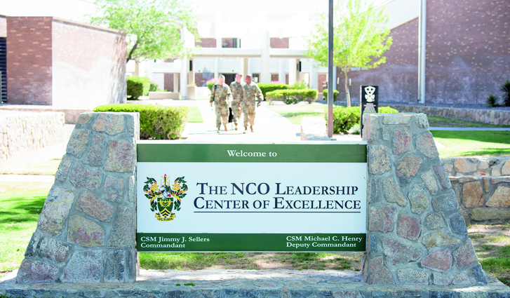 Eingang zum NCO Leadership Center of Excellence an der U.S. Army Sergeants Major Academy. (Foto: U.S. Army/gemeinfrei)