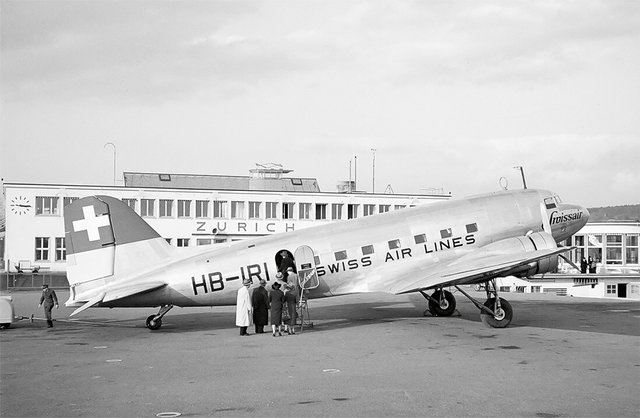 Die Swissair verlagerte ihren Flugverkehr schon während des Krieges 1940 in den Süden der Schweiz, um sie einem möglichen Angriff Deutschlands zu entziehen. (Foto: ETH-Bibliothek Zürich, Bildarchiv)
