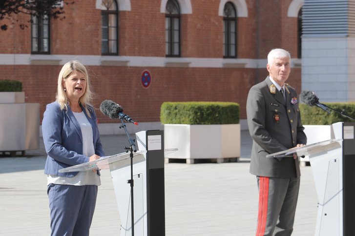 Verteidigungsministerin Klaudia Tanner und Generalstabschef Robert Brieger bei der Pressekonferenz am 21. September 2020. (Foto: RedTD/Schobesberger)