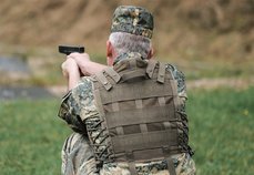 Der Waffenwechsel von Sturmgewehr auf Pistole ist eine Übung im Schießprogramm. (Foto: Bundesheer/Gerald Weihs)