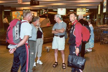 Nach der Ankunft am Flughafen in Québec. Links von Luis steht der Hauptorganisator der Weltmeisterschaft in Kanada, Jean-Pierre Morin. (Foto: Archiv Wildpanner)