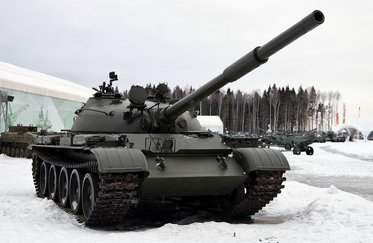 Kampfpanzer T-62. Die Sowjetunion verfügte vor 50 Jahren alleine in Mitteleuropa über etwa 14 000 Kampfpanzer und selbst der Nachbarstaat ?SSR (mit der drittstärksten Armee des Warschauer Paktes) über Tausende. (Foto: Vitaly V. Kuzmin; CC BY-SA 4.0)