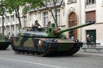 Der französische Kampfpanzer "Leclerc" bei einer Parade in der Hauptstadt Paris. (Foto: David Monniaux; CC BY-SA 3.0)