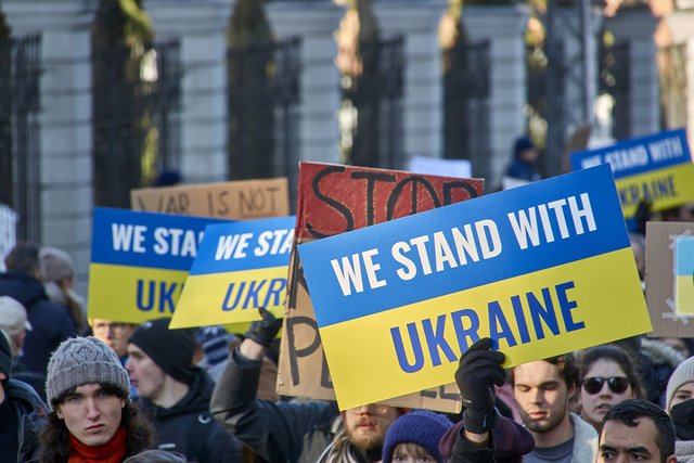 Eine pro-ukrainische Demonstration in der finnischen Hauptstadt Helsinki am 26. Feburar 2022. (Foto: Rajatonvimma/VJ Group Random Doctors; Cc BY-SA 2.0)