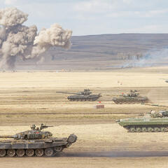 Russische Panzer bei der Übung "Center-2019" auf dem Donguz-Trainingsgelände in der Region Orenburg im September 2019. (Foto: Mil.ru; CC BY-SA 4.0)