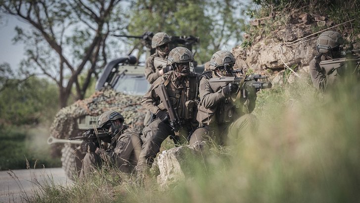 Fähnriche des 3. Jahrganges der Militärakademie während einer Gefechtsausbildung am Truppenübungsplatz Allentsteig. (Foto: HBF/Trippolt)