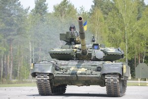Bei der SETC17 nahm die Mannschaft aus der Ukraine mit T-64BM teil. Im Jahr 2018 sollen Panzer vom Typ T-84 „Oplot“ eingesetzt werden. (Foto: U.S. Army/7th AJMTC; CC BY-SA 2.0)