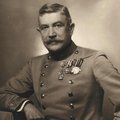 Generalmajor Emil Sommer, der Kommandant des Bataillons, das beim Gefecht von Kirchschlag kämpfte, in der 1933 eingeführten Uniform des Bundesheeres. Er wurde für seine Verdienste zum Generalmajor befördert. (Foto: Eugen Sommer/Foto Fayer; Montage RedTD)