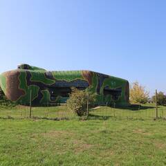 Schwerer Bunker auf einer freien Fläche bei Satov. (Foto: RedTD/Gerold Keusch)