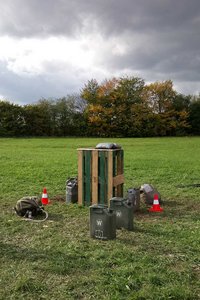 Gerät für den Soldaten Parcours: Wasserkanister, Verkehrshütchen, Ablage, Sack mit Schlaufe, Zusatzgewicht, Maßband und Stoppuhr. (Foto: Bundesheer/Gerold Keusch)