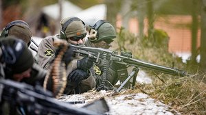 Das Scharfschießen im freien Gelände war der Höhepunkt und Abschluss der Führungsausbildung 4 des Jahrganges "Freiherr Lenk von Wolfsberg". (Foto: Bundesheer/Thomas Lampersberger)