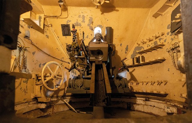 Die Bunkeranlage war mit 10,5 cm Centurion Panzertürmen, 10,5 cm Feldhaubitzen 18/40, einer Maschinengewehr- und einer Beobachterkuppel ausgestattet. (Foto: Bundesheer/Daniel Trippolt)