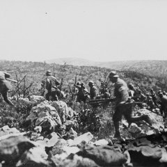 Angriff der italienischen Infanterie in der neunten Isonzo-Schlacht. (Foto: esercito.difesa.it; gemeinfrei)