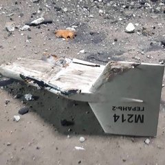 Reste einer russischen "Shahed"-136-Kamikaze-Drohne aus iranischer Produktion, die im September 2023 bei Kharkiv abgeschossen wurde. (Foto: Mil. Go. UA; CC BY-SA 4.0)