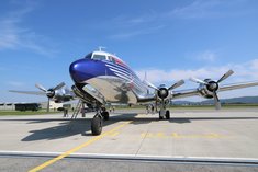 Die DC-6B nach ihrer Landung in Langenlebarn. (Foto: RedTD/Gerold Keusch) 