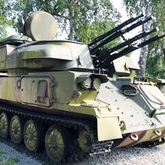 Der sowjetische Flakpanzer ZSU-23-4 fasst Ziele mittels Radar auf und berechnet den Vorhalt. (Foto: Vitaly V. Kuzmin; CC BY-SA 4.0)