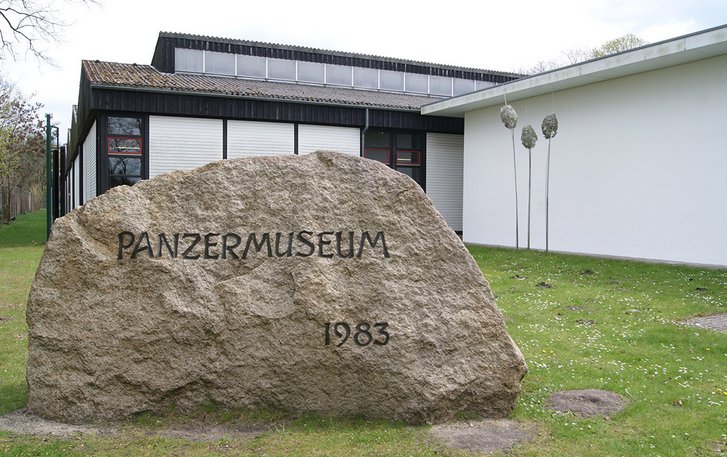 Gedenkstein zur Museumsgründung. (Foto: M. Barthou)