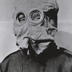 Foto: Ein Soldat mit einer ABC-Schutzmasken im Ersten Weltkrieg. (Foto: U.S. National Archives and Records Administration/gemeinfrei )