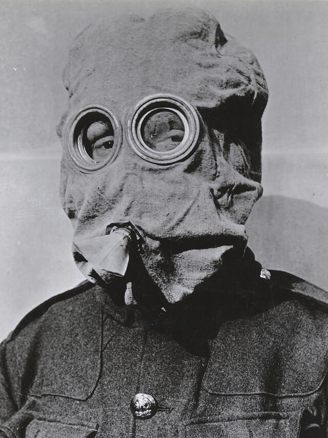 Foto: Ein Soldat mit einer ABC-Schutzmasken im Ersten Weltkrieg. (Foto: U.S. National Archives and Records Administration/gemeinfrei )