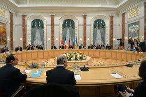 Normandy Talks in Minsk u. a. mit Angela Merkel, Wladimir Putin, Francois Hollande und Petro Poroschenko. Heraus kam das Minsker Abkommen II. (Foto: www.kremlin.ru, CC BY 4.0)