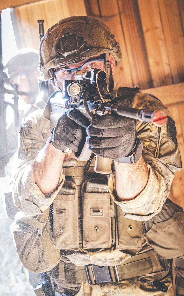 In letzter Konsequenz geht der Panzergrenadier auch in den Nahkampf. (Foto: Bundesheer/Rainer Zisser)