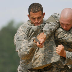 U.S. Army Ranger beim Nahkampftraining. (Foto: U.S. Army/Edward N. Johnson; gemeinfrei)