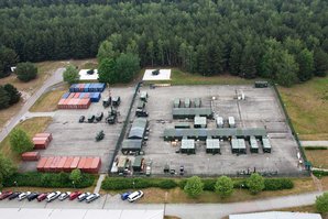 Ein verlegefähiger Führungsgefechtsstand - das Deployable Control and Reporting Centre (DCRC) - aufgebaut in Schönewalde/Holzdorf in Deutschland. (Foto: Johannes Heyn)