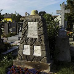 Grab der Wehrmänner Groß und Pekarek auf dem Friedhof von Bruck an der Leitha. (Foto: Österreichisches Schwarzes Kreuz)