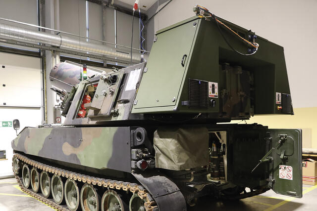 Der Ladeturmtrainer basiert auf umgebauten Panzerhaubitzen M109 A5Ö. (Foto: RedTD/Angela Schmeißl)