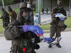 Probennehmer bei der internationalen Übung Toxic Valley 2015. (Foto: KdoABCAbw&ABCAbws)