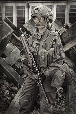 Eine Soldatin bei einer Gefechtsübung. (Foto: Bundesheer/Albin Fuss)