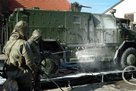 ABC-Abwehrkräfte dekonatminieren einen gepanzerten "Dingo". (Foto: PzB14)