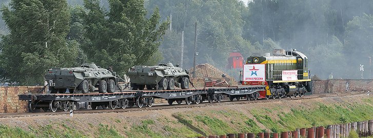 Transport von zwei Mannschaftstransportpanzern während einer Übung der 38. Eisenbahnbrigade. (Foto: Mil.ru; CC BY-SA 4.0)
