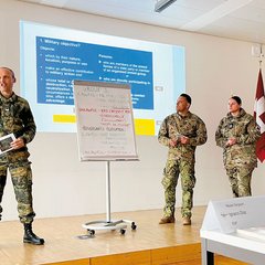 ...und bei der nachfolgenden Präsentation. (Foto: Gerald Weihs)
