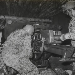 Die Geschützbedienung einer Panzerabwehrkanone 52 (PAK 52) während einer Übung. (Foto: Bundesheer/Archiv Truppendienst)